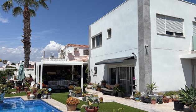 Detached Villa - Resale - Torrevieja - La Siesta - El Salado -  Torreta