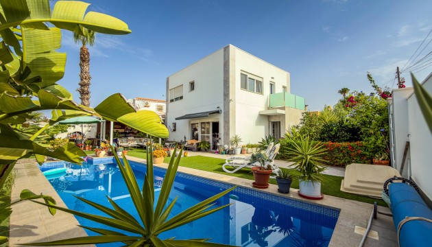 Detached Villa - Resale - Torrevieja - Torreta Florida