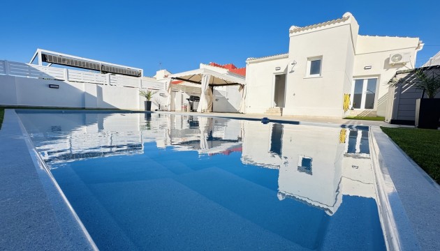 Detached Villa - Resale - Torrevieja - Torrevieja