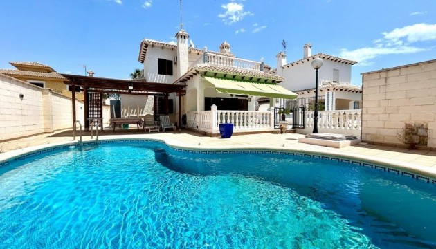Detached Villa - Videresalg - Orihuela Costa - La Zenia