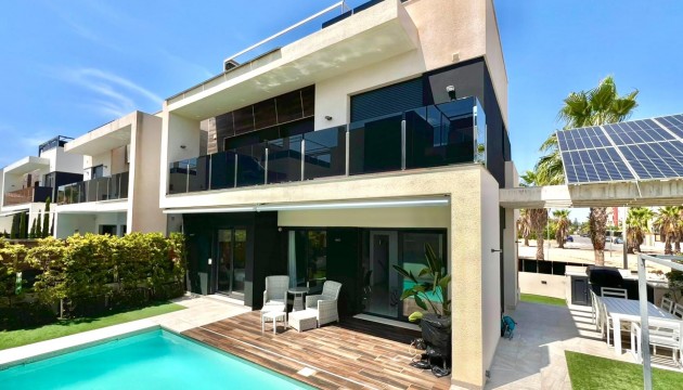 Detached Villa - Wiederverkauf - Orihuela Costa - Lomas de Cabo Roig