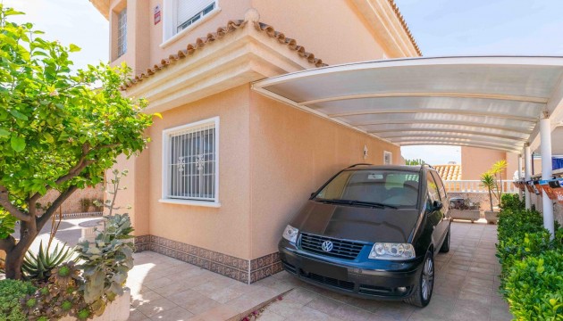 Detached Villa - Wiederverkauf - Orihuela Costa - Punta Prima
