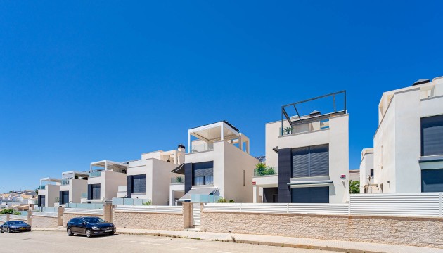 Detached Villa - Wiederverkauf - Orihuela Costa - Punta Prima