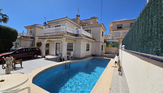 Detached Villa - Wiederverkauf - Orihuela Costa - Villamartín