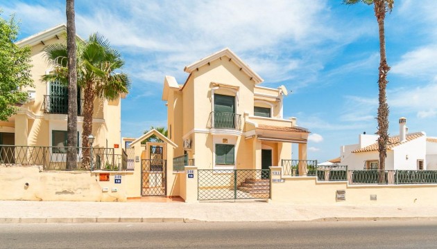 Detached Villa - Wiederverkauf - Orihuela Costa - Villamartín
