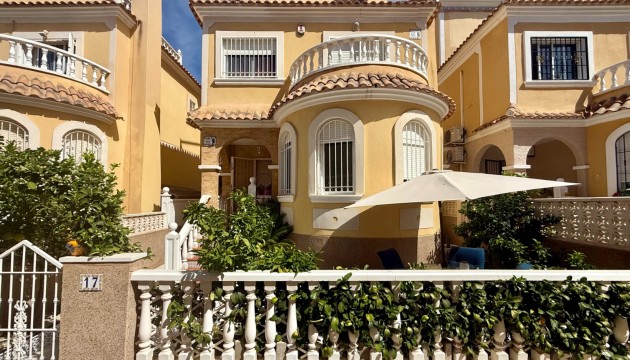 Detached Villa - Wiederverkauf - Orihuela Costa - Villamartín