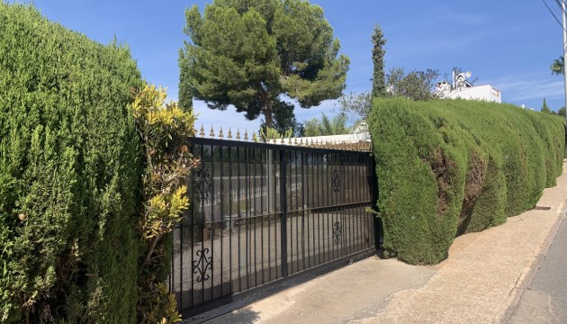 Detached Villa - Wiederverkauf - Orihuela Costa - Villamartín