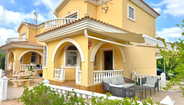 Detached Villa - Wiederverkauf - Orihuela Costa - Villamartín