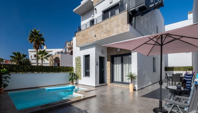 Detached Villa - Wiederverkauf - Torrevieja - Torrevieja