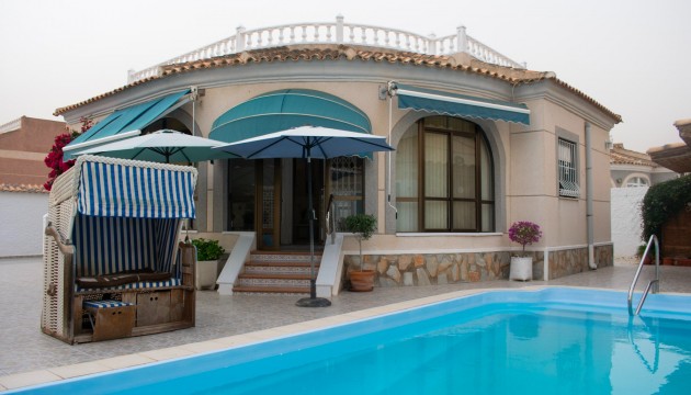 Detached Villa - Wiederverkauf - Torrevieja - Torrevieja