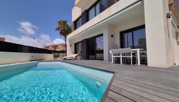 Detached Villa - Wiederverkauf - Torrevieja - Torrevieja