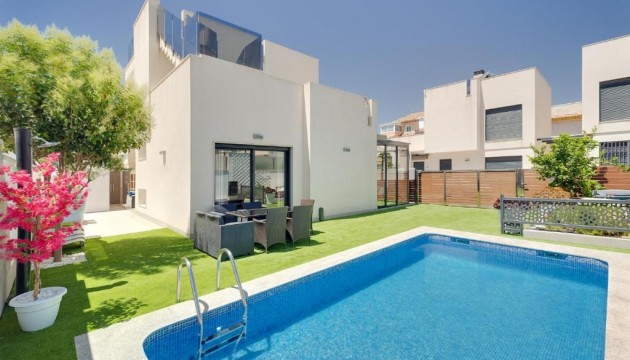 Fristående Villa - Begagnad - Torrevieja - Torrevieja