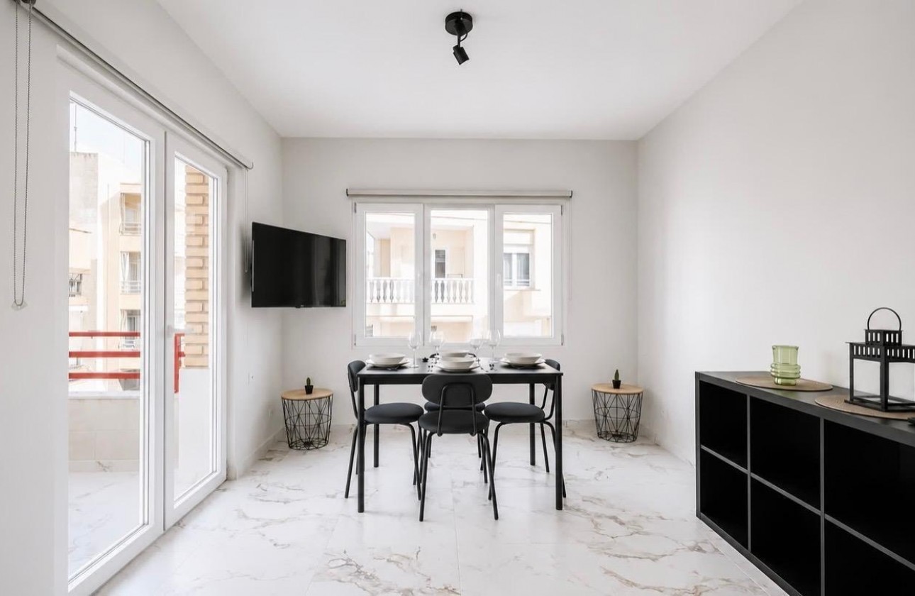 Herverkoop - Apartment - Torrevieja - Playa del Cura