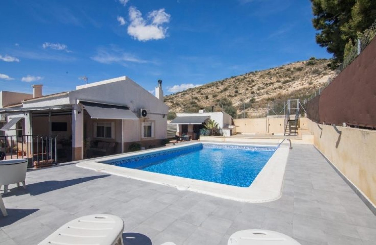 Herverkoop - Detached Villa - Elche