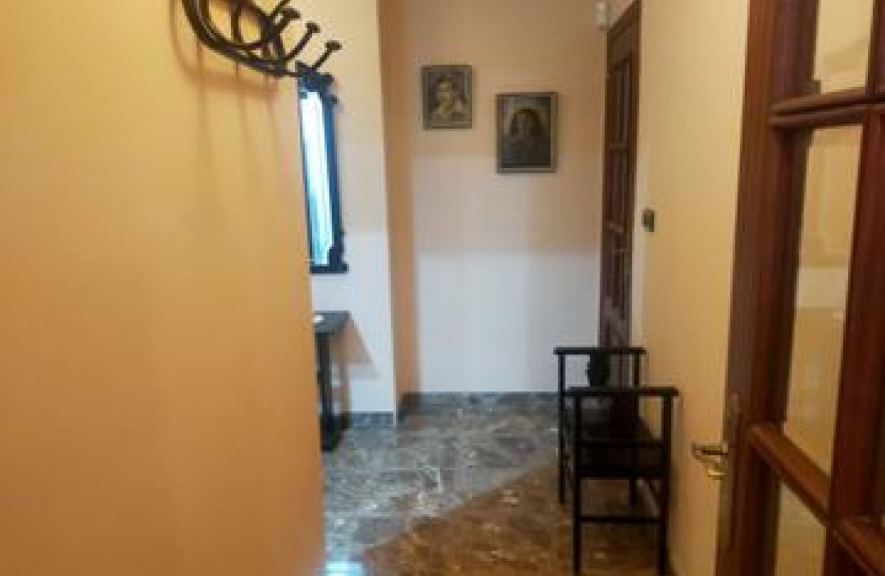 Herverkoop - Detached Villa - Elche