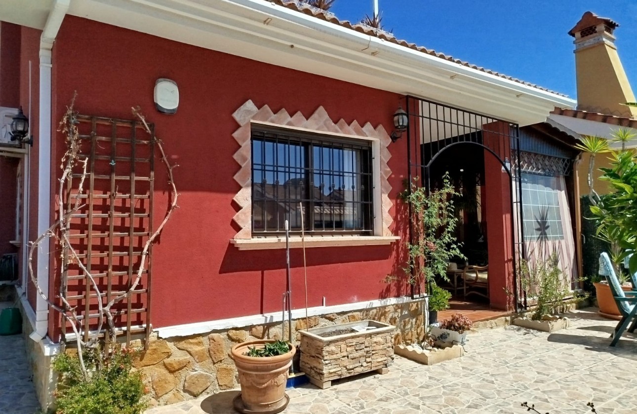 Herverkoop - Detached Villa - Guardamar del Segura - El Raso