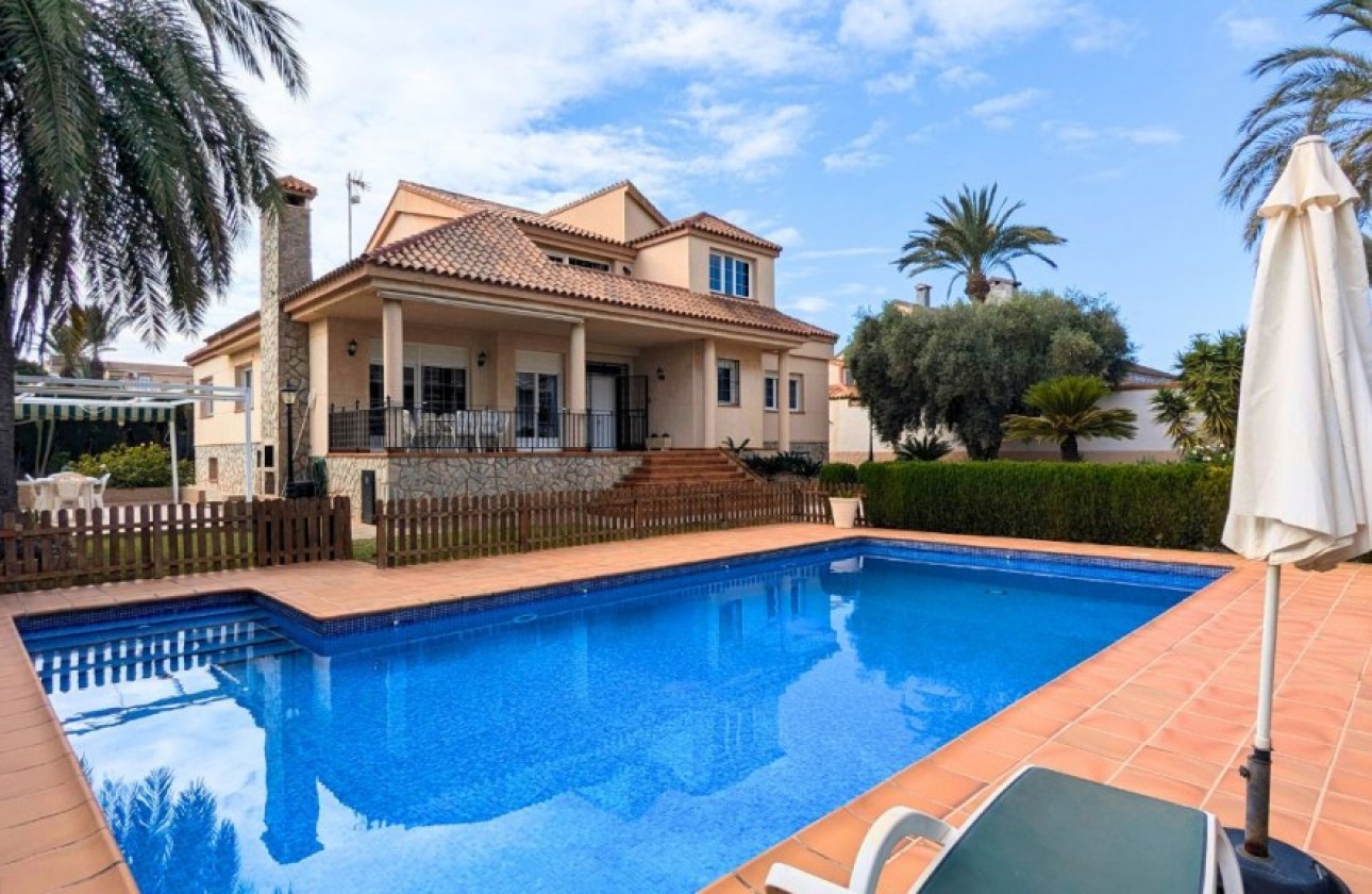 Herverkoop - Detached Villa - Mil Palmeras