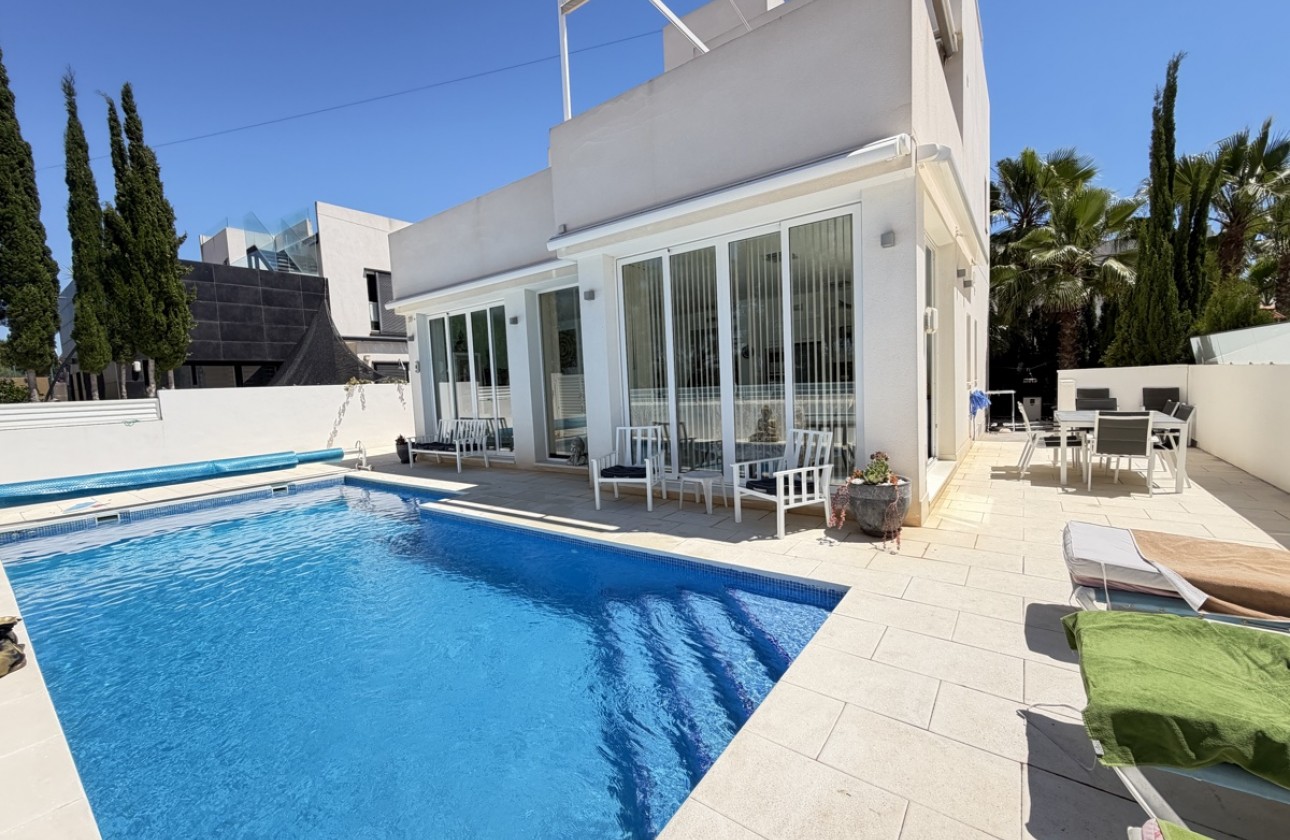 Herverkoop - Detached Villa - Mil Palmeras