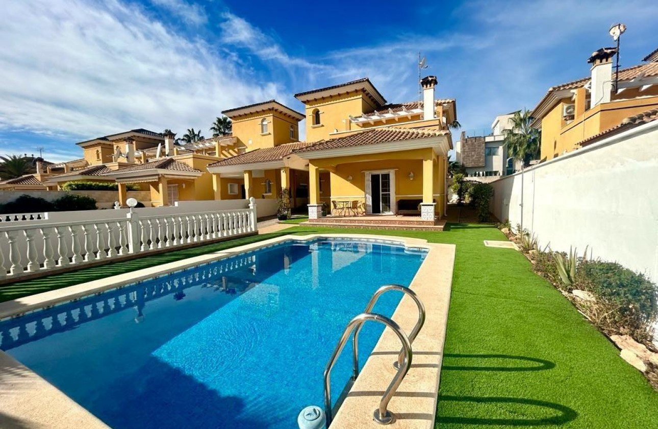 Herverkoop - Detached Villa - Orihuela Costa - Cabo Roig