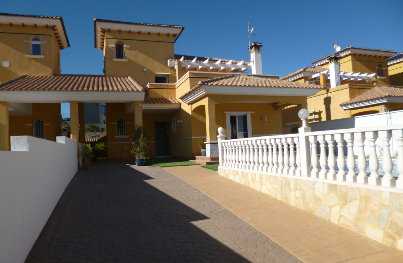 Herverkoop - Detached Villa - Orihuela Costa - La Zenia