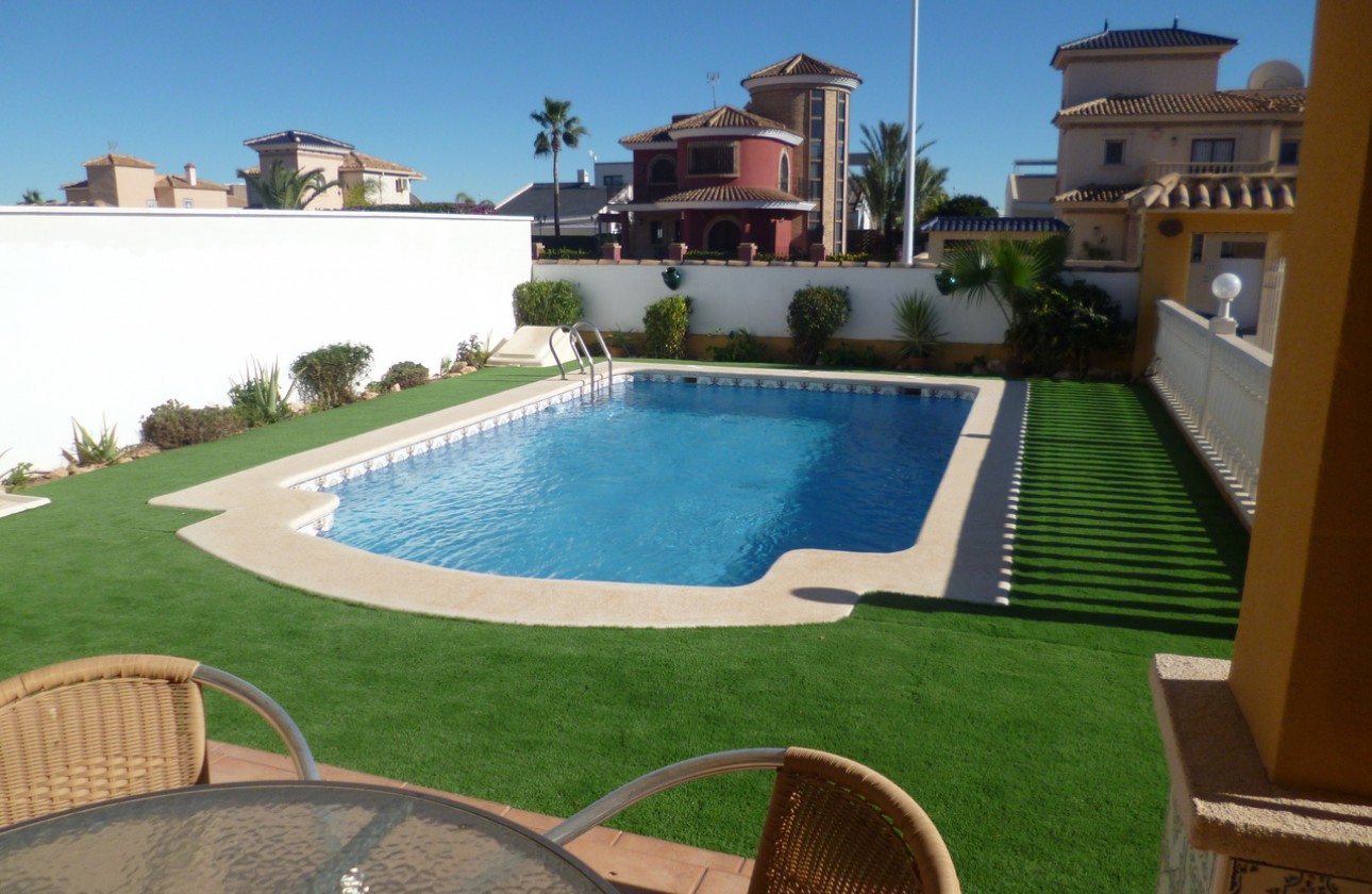 Herverkoop - Detached Villa - Orihuela Costa - La Zenia