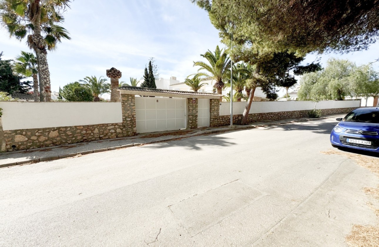 Herverkoop - Detached Villa - Orihuela Costa - La Zenia