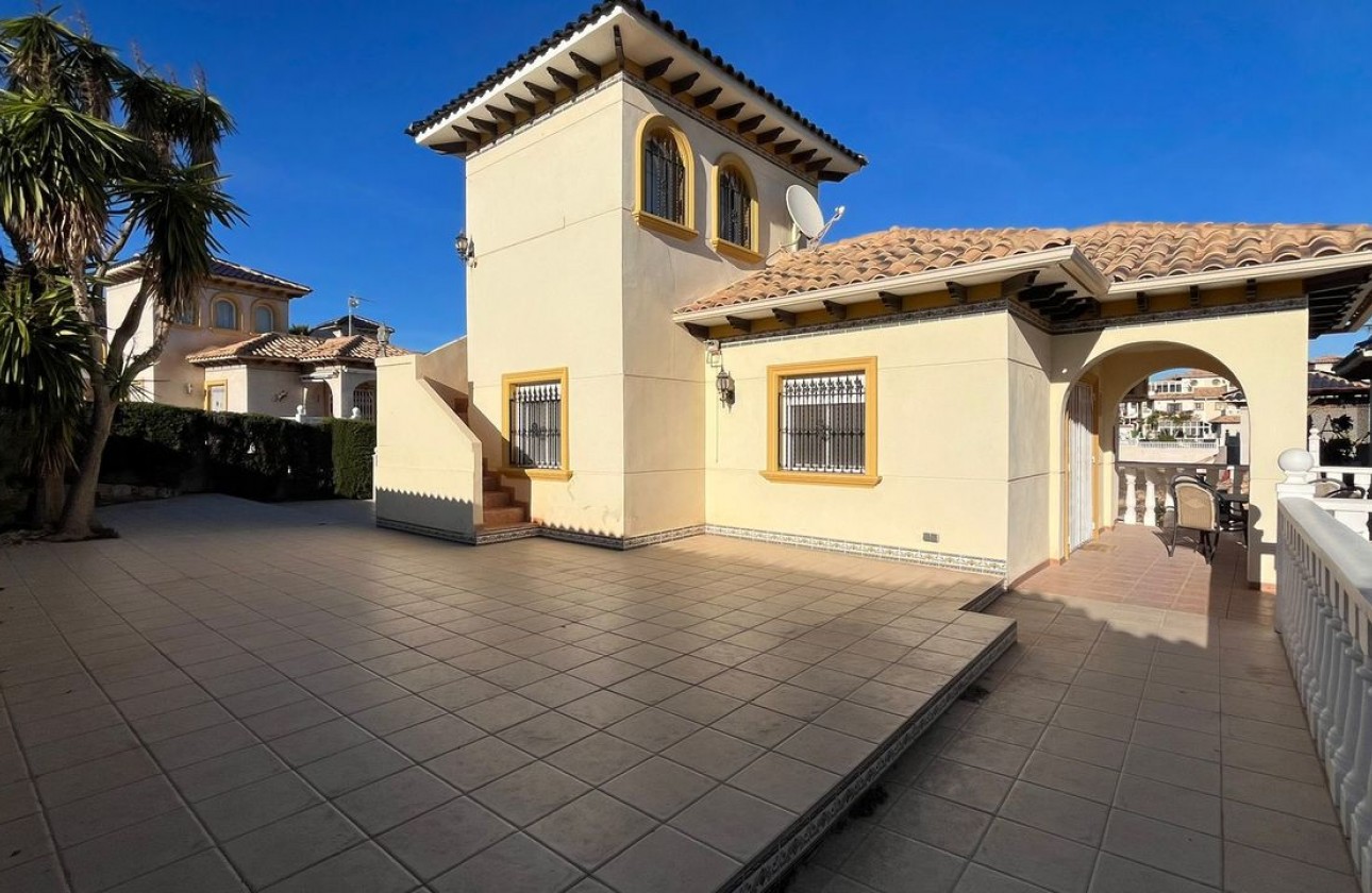 Herverkoop - Detached Villa - Orihuela Costa - La Zenia