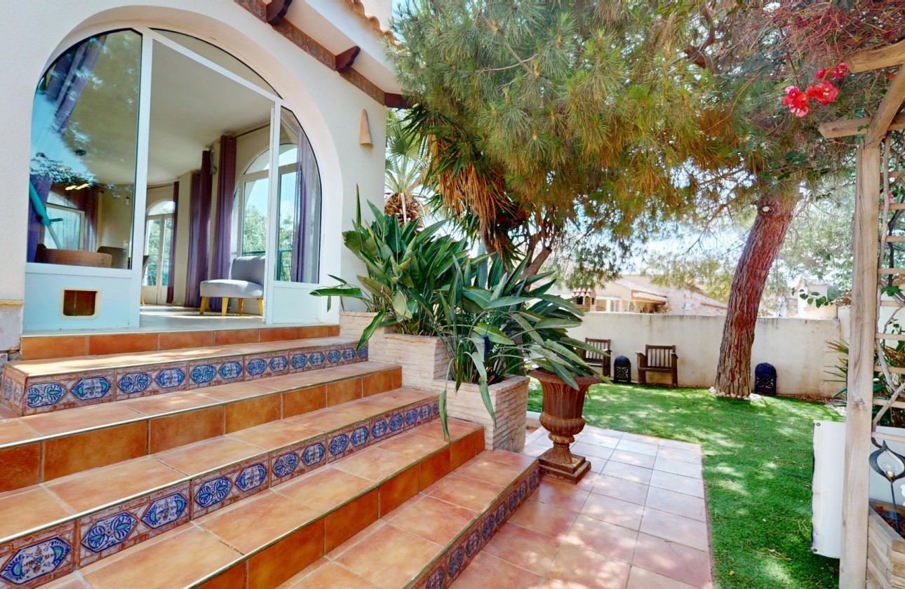 Herverkoop - Detached Villa - Orihuela Costa - La Zenia