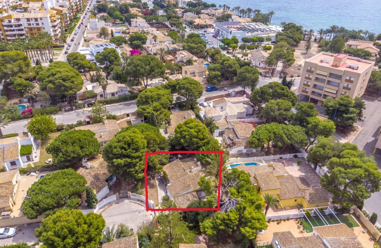 Herverkoop - Detached Villa - Orihuela Costa - Punta Prima