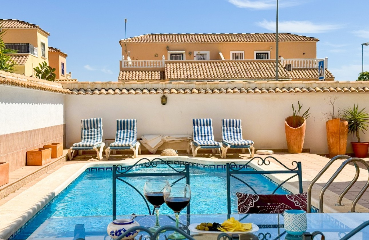 Herverkoop - Detached Villa - Orihuela Costa - Punta Prima