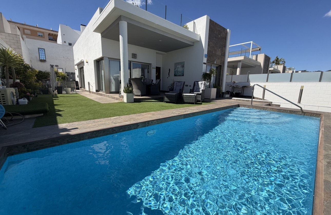 Herverkoop - Detached Villa - Orihuela Costa - Villamartín