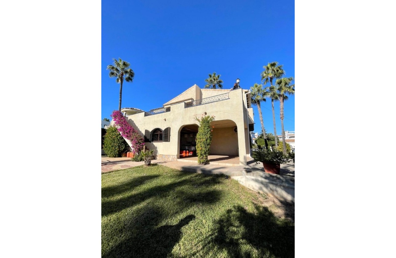 Herverkoop - Detached Villa - Orihuela Costa - Villamartín