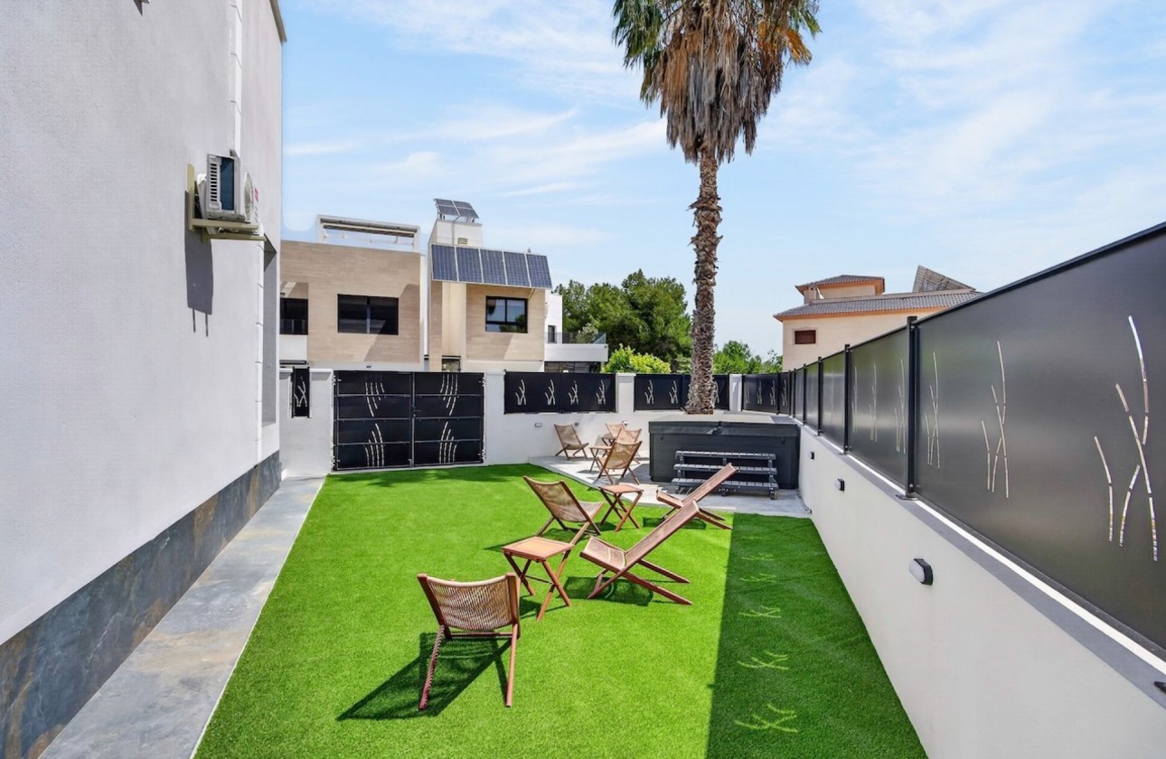 Herverkoop - Detached Villa - Orihuela Costa - Villamartín