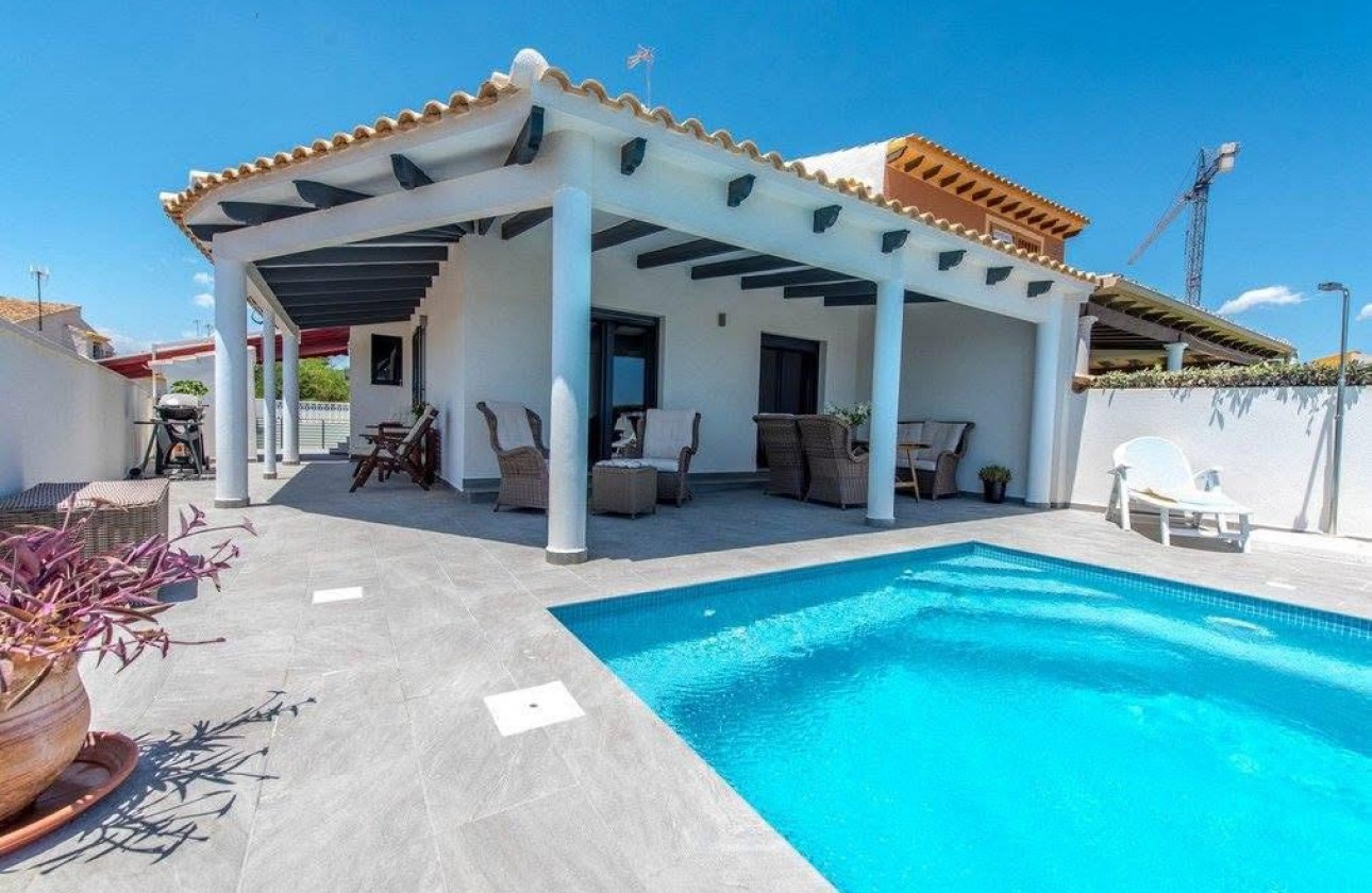 Herverkoop - Detached Villa - Orihuela - Punta Prima