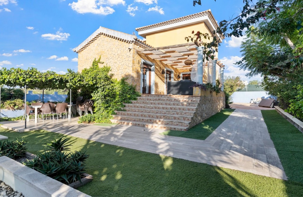 Herverkoop - Detached Villa - Santa Pola