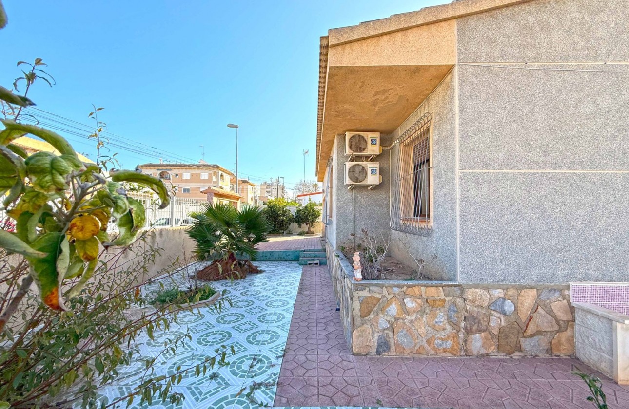 Herverkoop - Detached Villa - Torrevieja