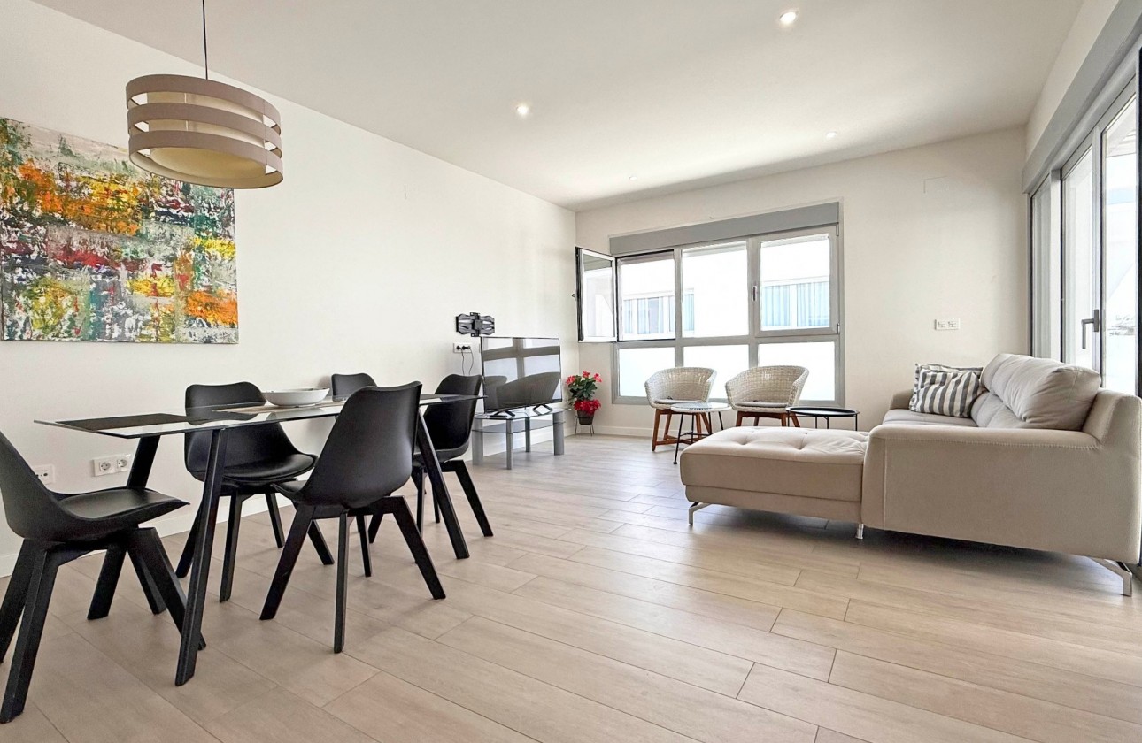 Herverkoop - Semi Detached Villa - Orihuela Costa - Los Dolses