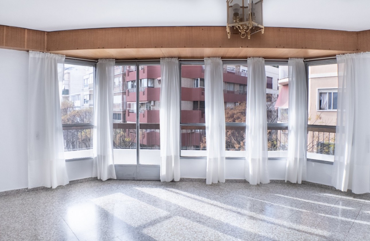 Odsprzedaż - Apartment - Alicante