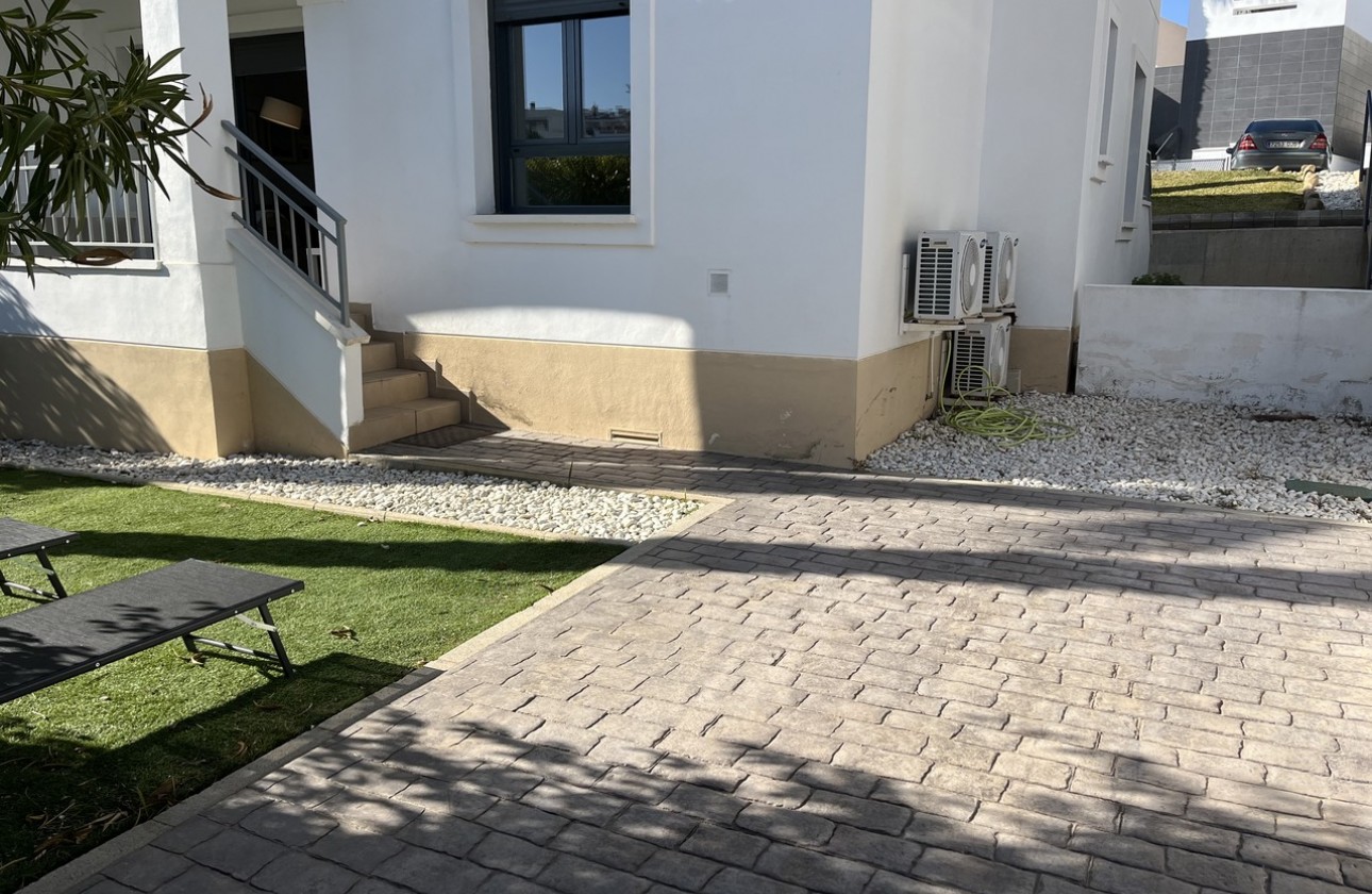 Odsprzedaż - Apartment - Orihuela Costa - Villamartín