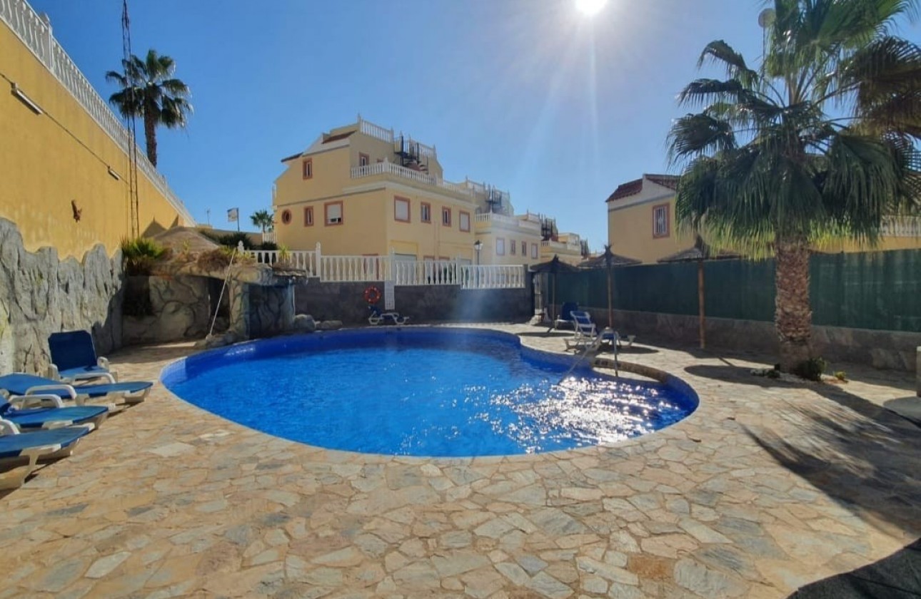 Odsprzedaż - Apartment - Orihuela Costa - Villamartín
