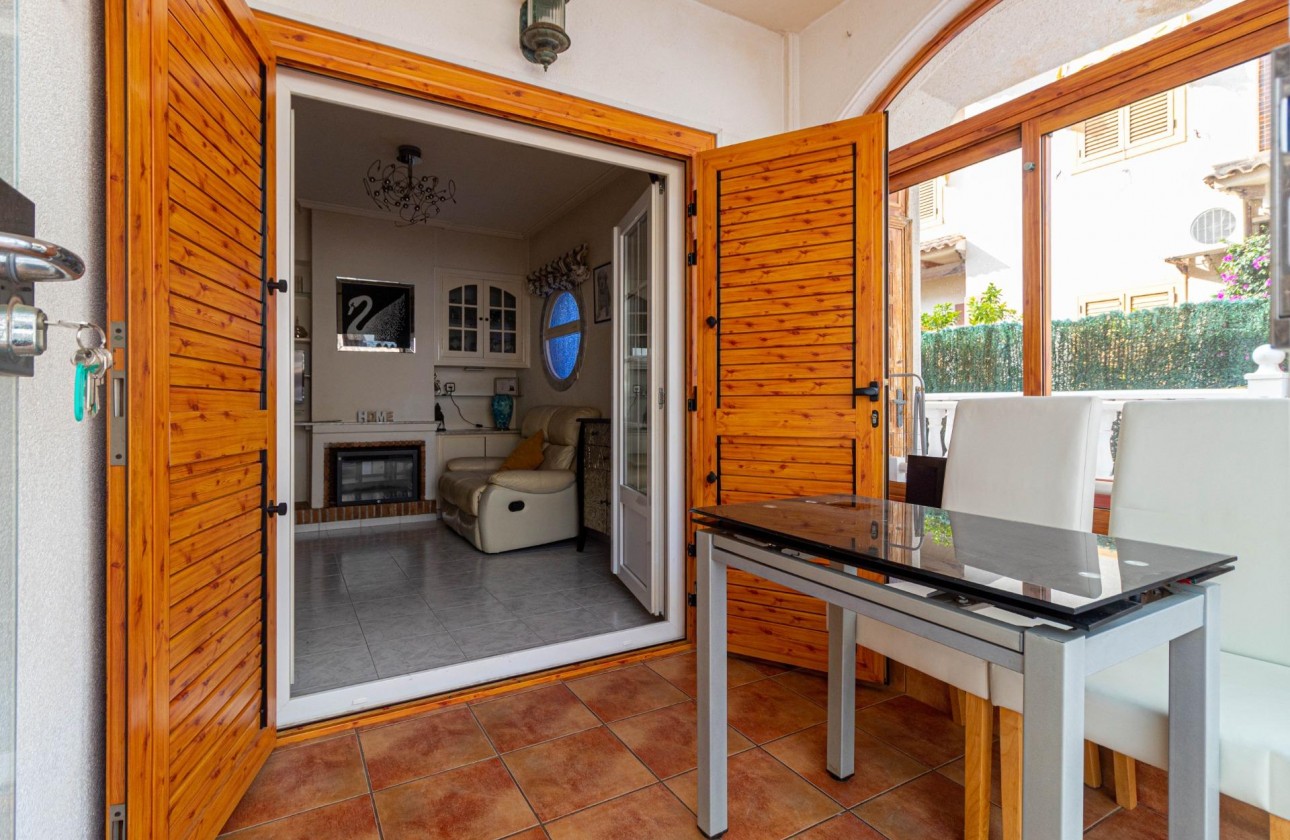 Odsprzedaż - Bungalow - Torrevieja - Punta Prima