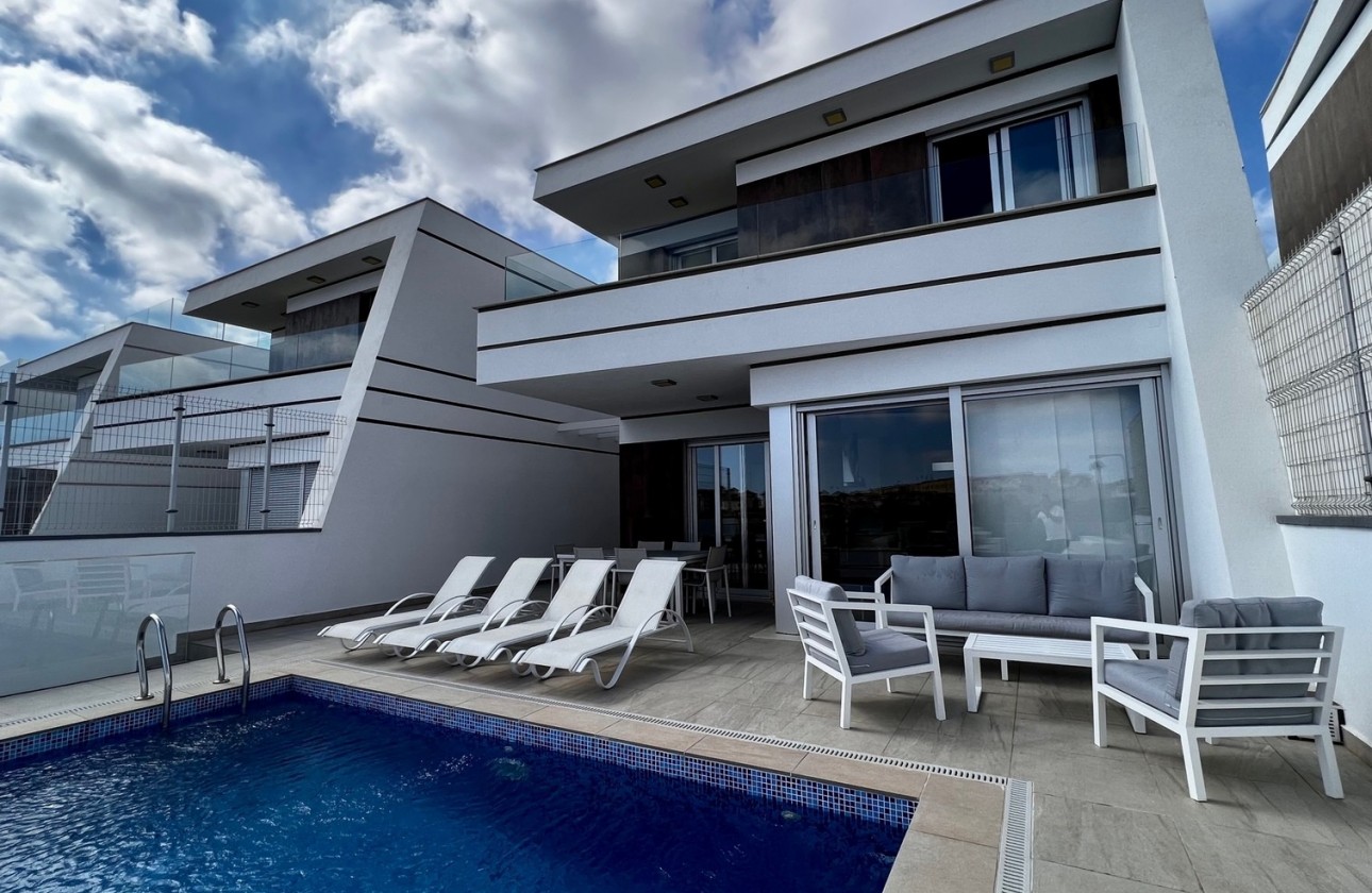 Odsprzedaż - Detached Villa - Orihuela Costa - Villamartín