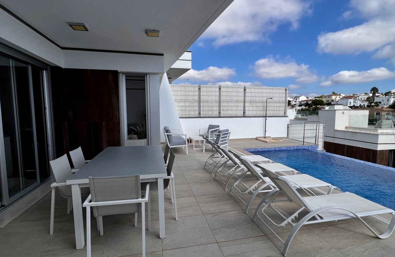 Odsprzedaż - Detached Villa - Orihuela Costa - Villamartín