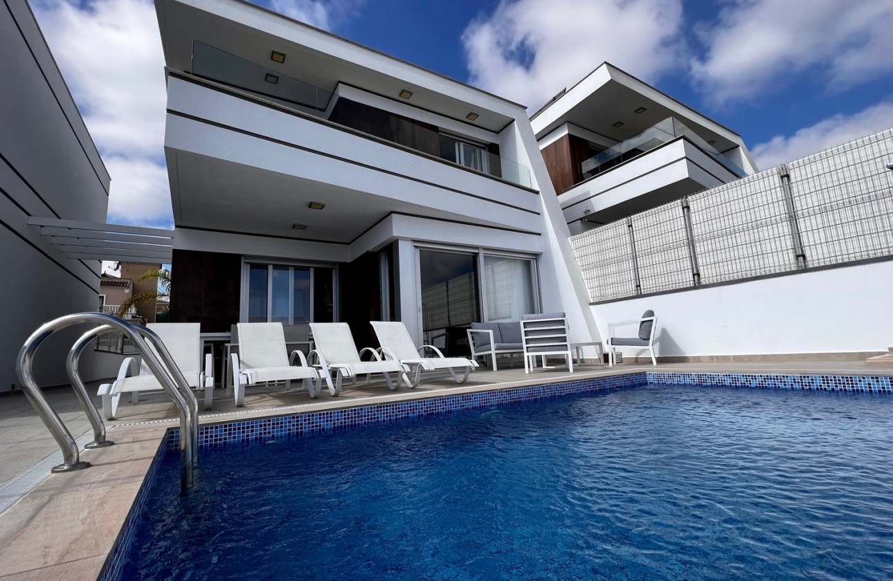 Odsprzedaż - Detached Villa - Orihuela Costa - Villamartín