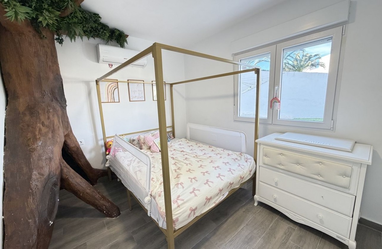 Odsprzedaż - Detached Villa - Orihuela Costa - Villamartín