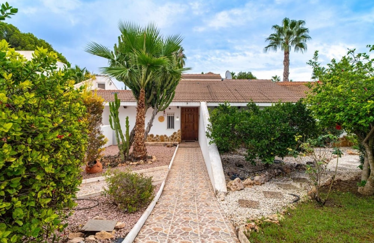 Odsprzedaż - Detached Villa - Orihuela Costa - Villamartín