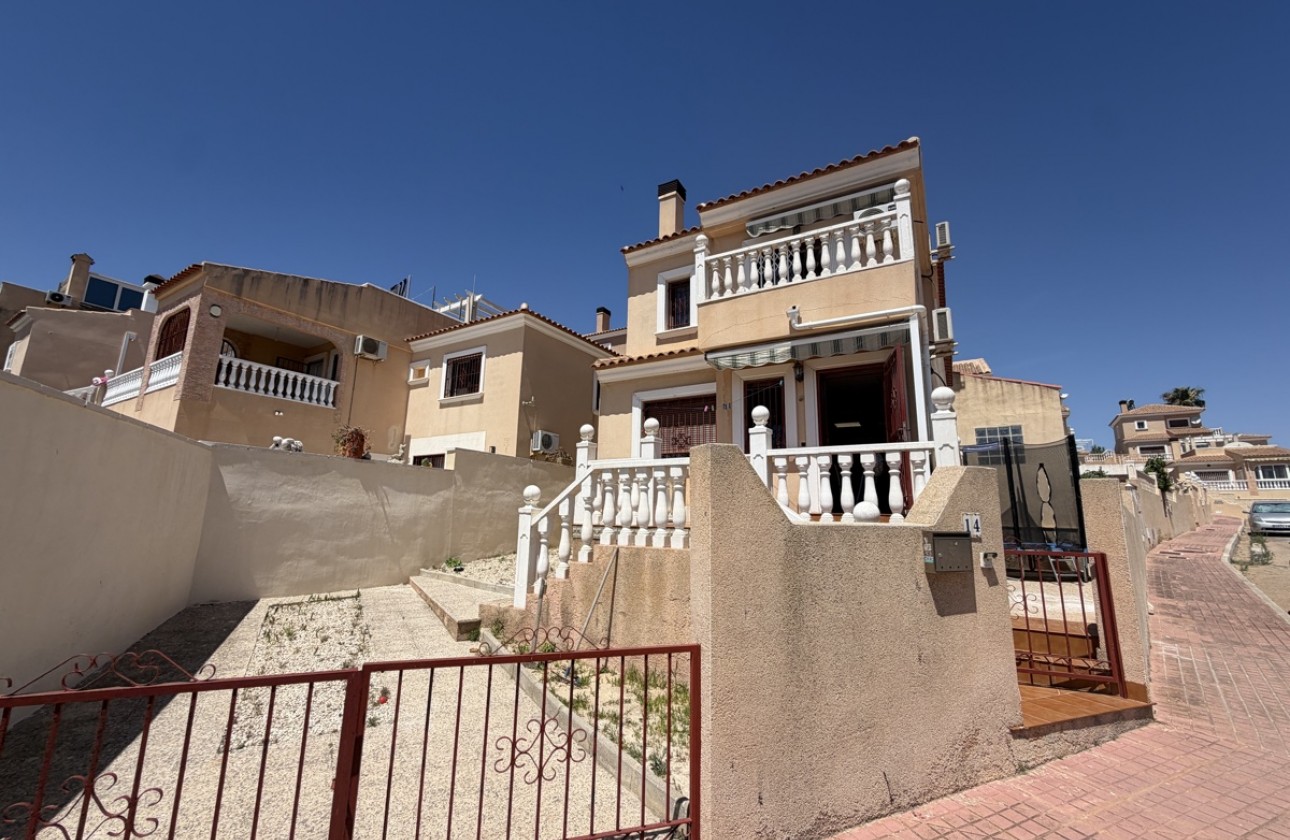 Odsprzedaż - Detached Villa - Orihuela Costa - Villamartín