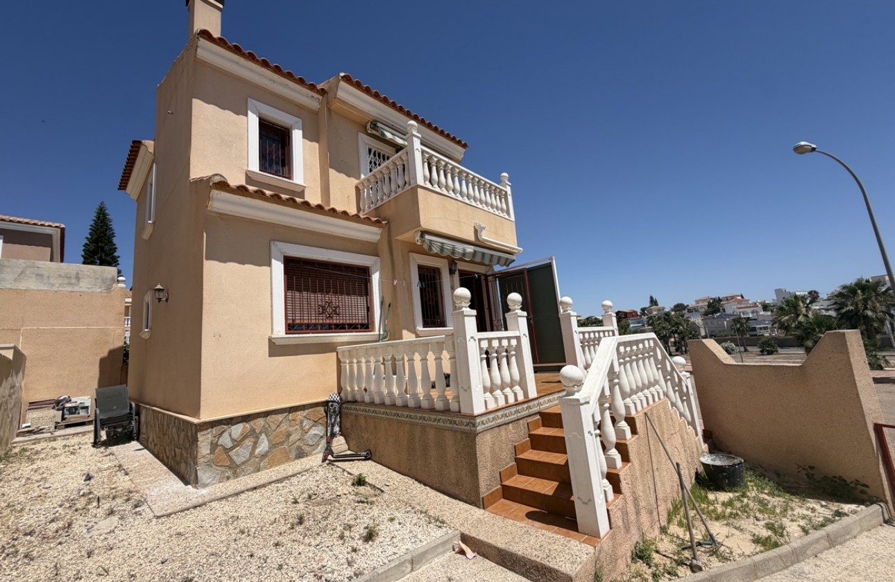 Odsprzedaż - Detached Villa - Orihuela Costa - Villamartín