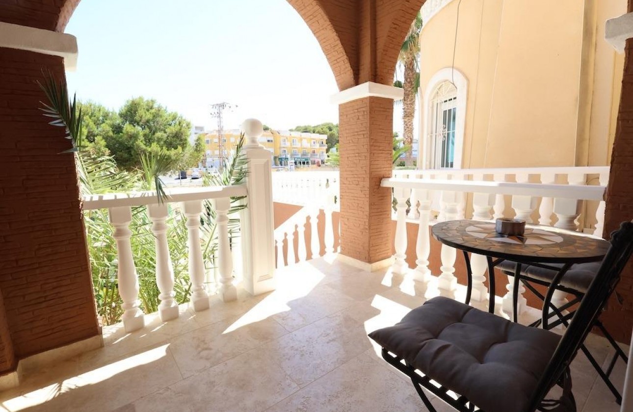 Odsprzedaż - Detached Villa - Orihuela Costa - Villamartín