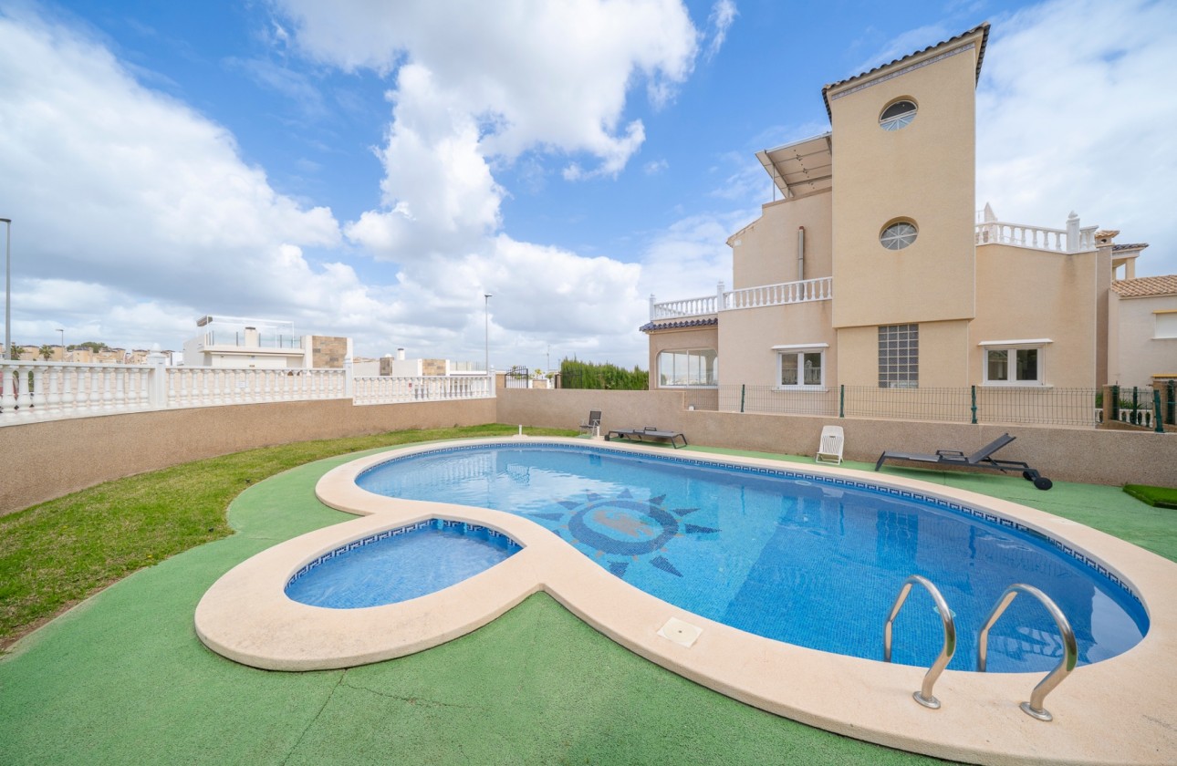 Odsprzedaż - Detached Villa - Orihuela Costa - Villamartín